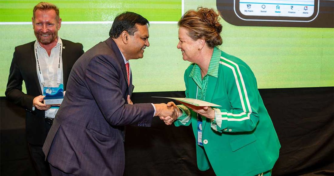 Tracy Brown Presenting An Award OG Image